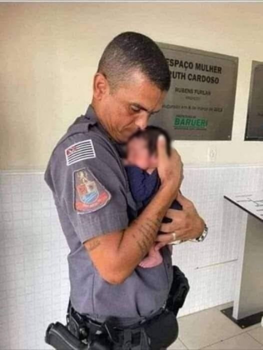 😱Mira como este p0licía asumirá criar al niñ0 que encontrar0n en …Ver más